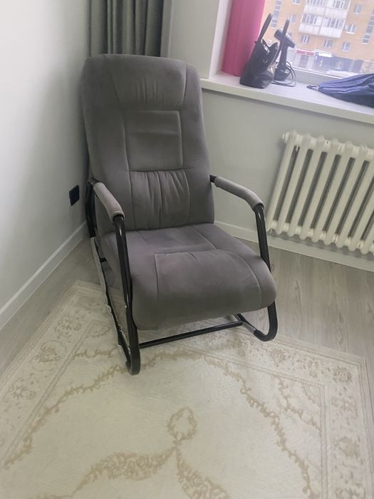 Кресло качалка серый кроват