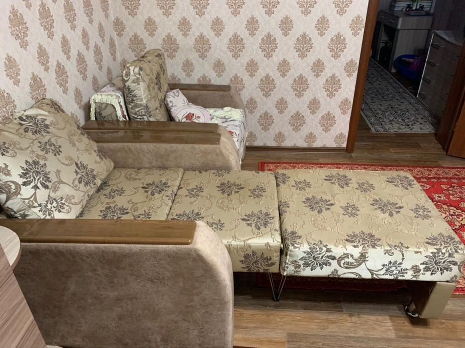 Диван и два кресла