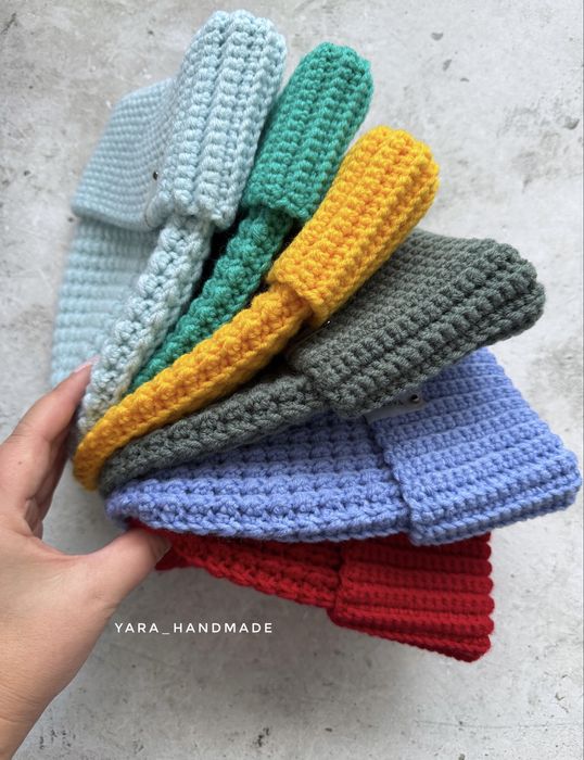 шапки ручной работы.