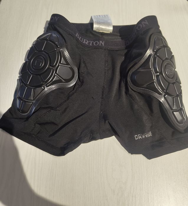 Защитные шорты для сноуборда burton