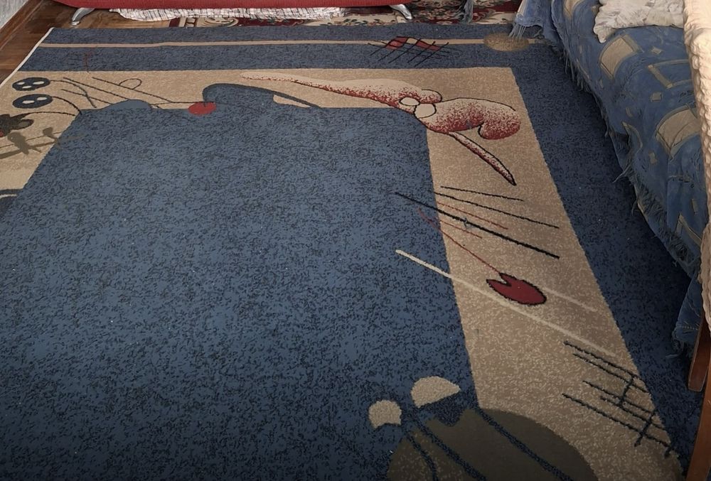 Продам ковер в хорошем состоянии