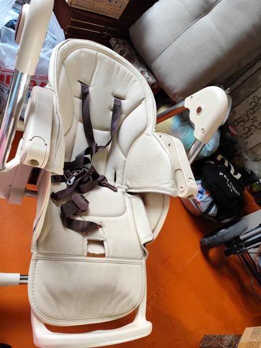 Коляска и детский стульчик