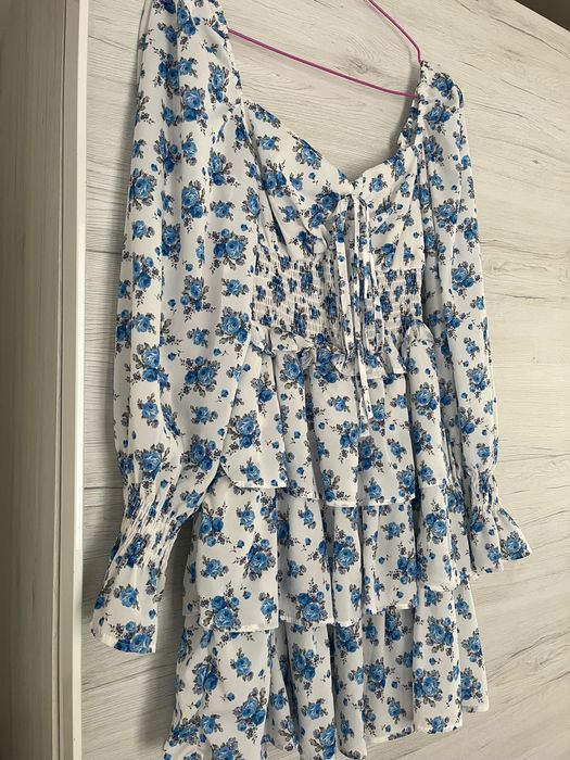 Флорална рокля в синьо и бяло