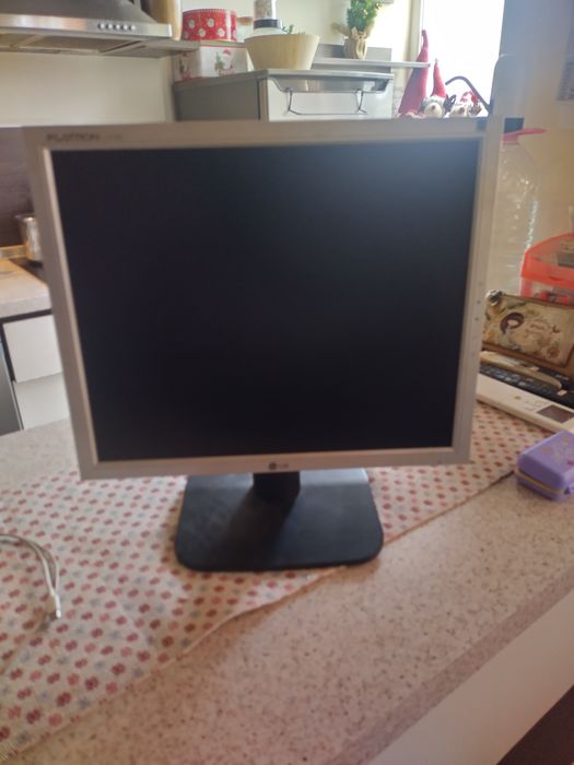 Малък монитор lg без забележки