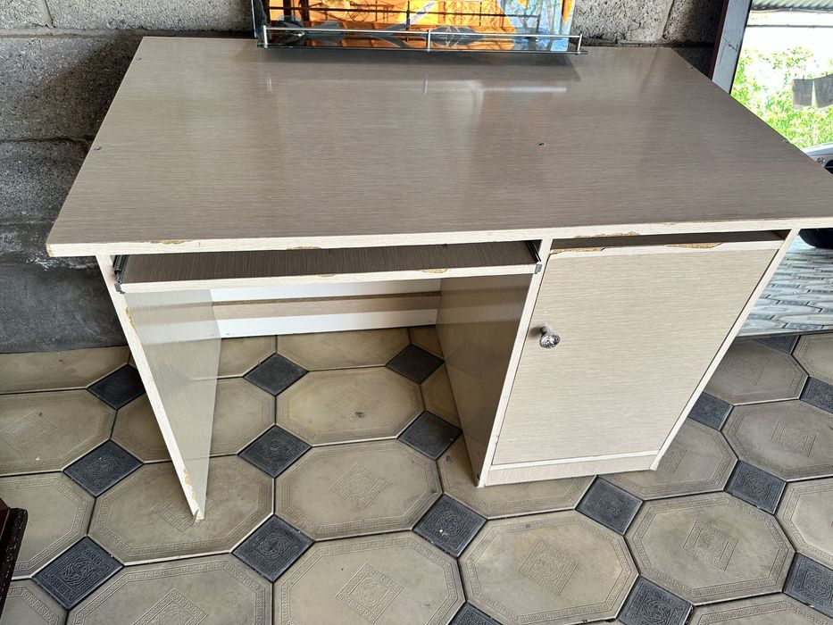 Продам компьютерный стол