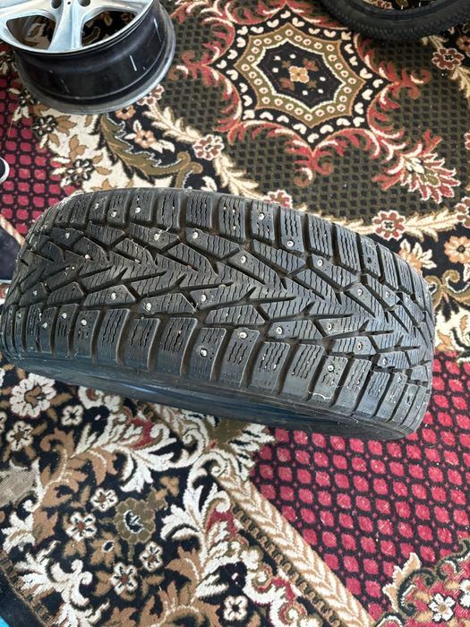 Продам зимние шины Nokian с дисками.
