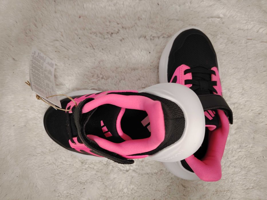 НОВИ Оригинални Adidas детски маратонки за момиче