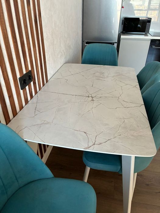 Стол со стульями