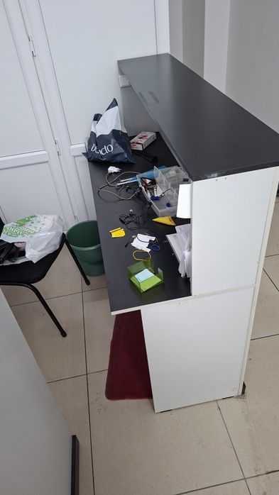 Стойка респепшен.