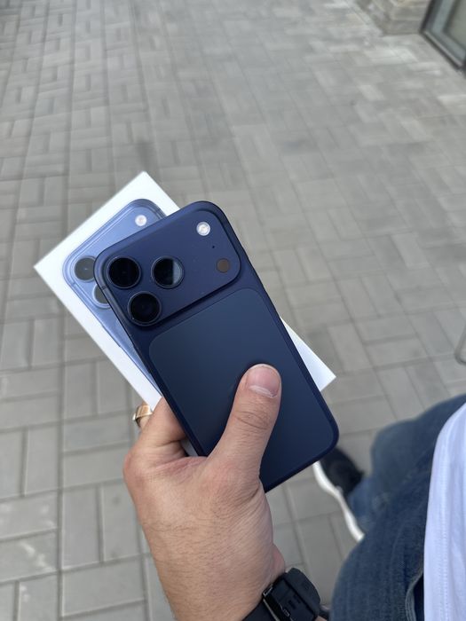 Продам Айфон 17 про 256 гб