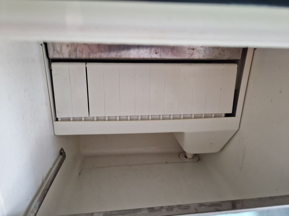 Mașină pentru cuburi de gheață