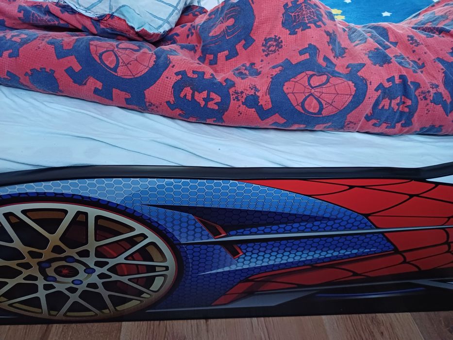 Vând pat spiderman