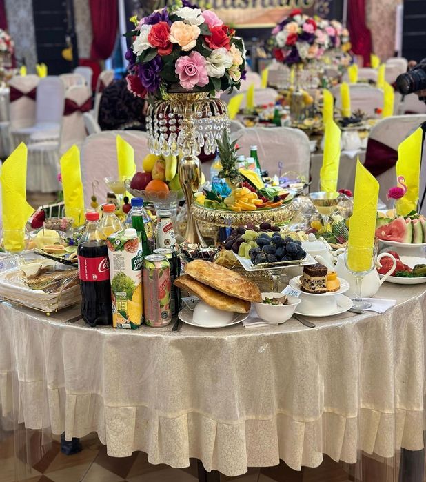 Karving xizmati, mevalarni kesish, tuy va marosimlar uchun karving