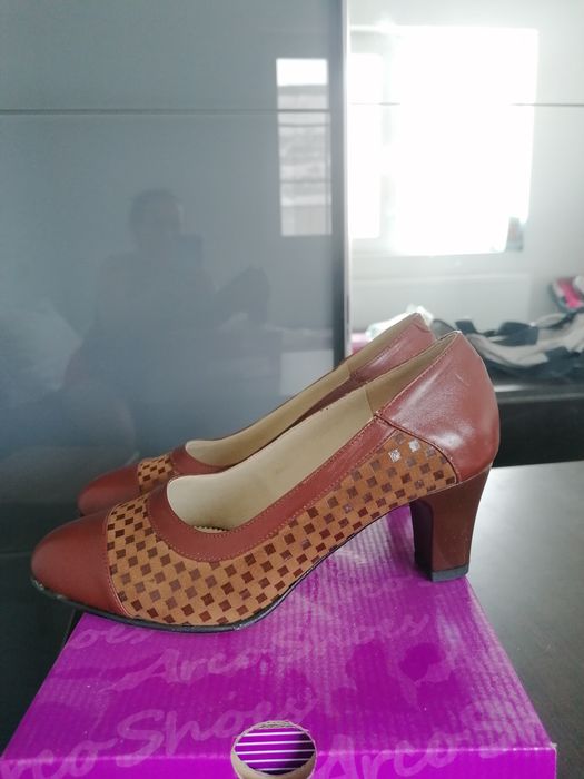 Pantofi piele noi mărimea 34