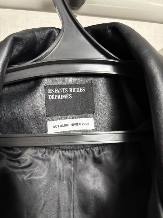 черная куртка ERD