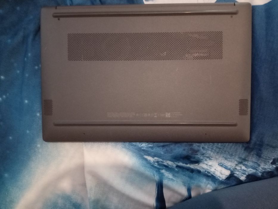 Vând laptop HP 512gb și 16 gb ram fara nicio problema aproape nou