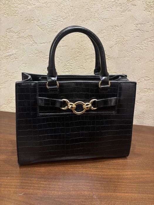 Черна кожена чанта