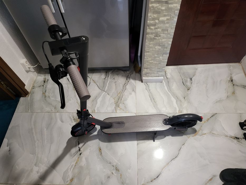 Trotineta electrica noua adusa din Olanda cauciucuri pline încărcător