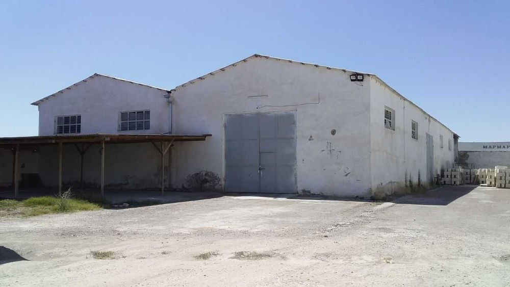 Продаётся  производственная база площадью 1,3 гектар Baza sotiladi