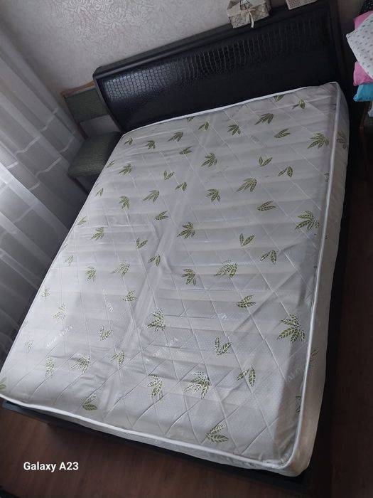 Продам двухспальную кровать