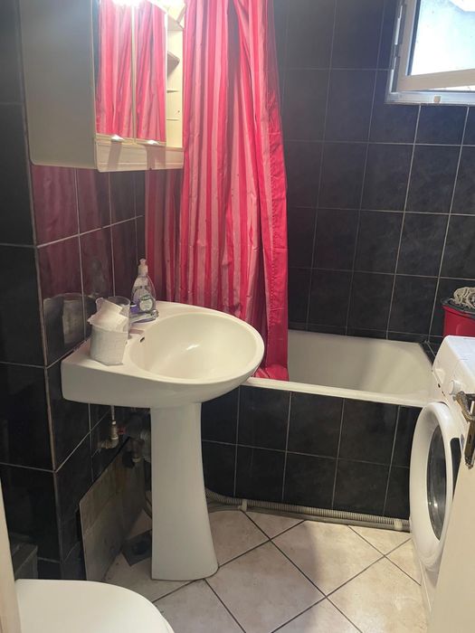 Inchiriez apartament 3 cam iosia