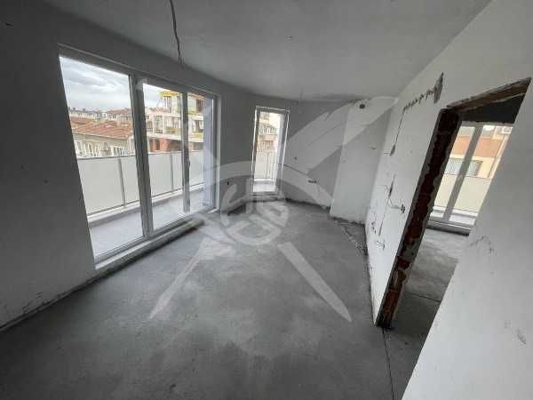 Продава се Тристаен апартамент в Бургас, Възраждане - 95 кв.м за 1262 €/кв.м - Снимка #2