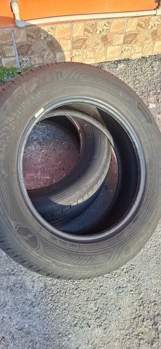 2бр. 215/65/17 Goodyear 6.8mm грайфер ,дот 23г. Безплатен монтаж