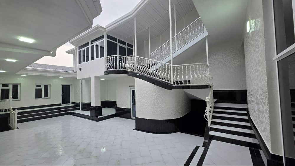 Продается дом землой участок заходи живи