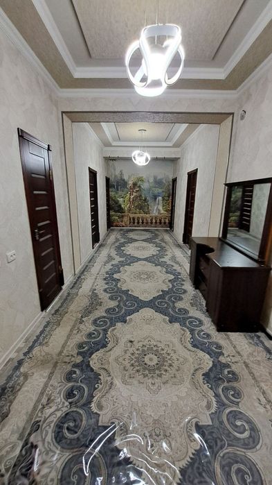 Навоий шахрида 3 хоналик ( 115 кв.м.)  квартира сотувда