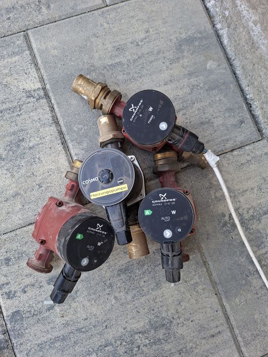 Vând pompe grundfos si un boiler