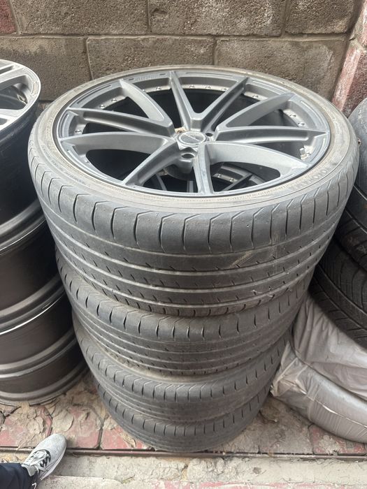 Шины с дисками комплект в отличном состояний