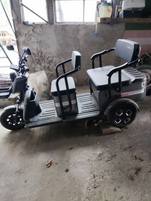 Триместна триколка