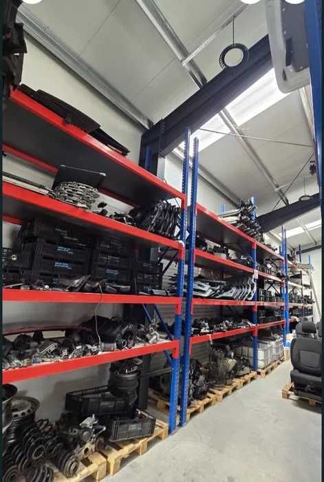 Vand hale si cladire birouri 950 mp utili