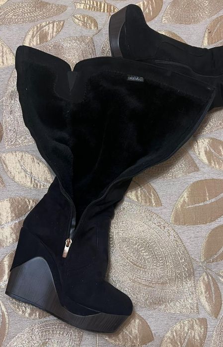 Продам сапоги женские.