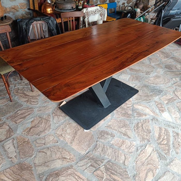 Дървена трапезна маса