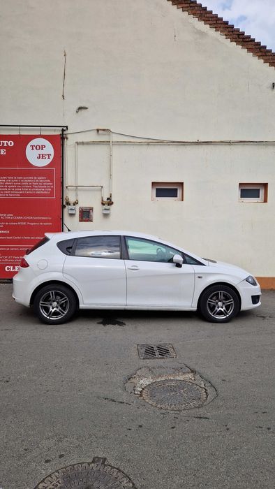 SEAT LEON 1.6 TDI 2011 . 105 cp