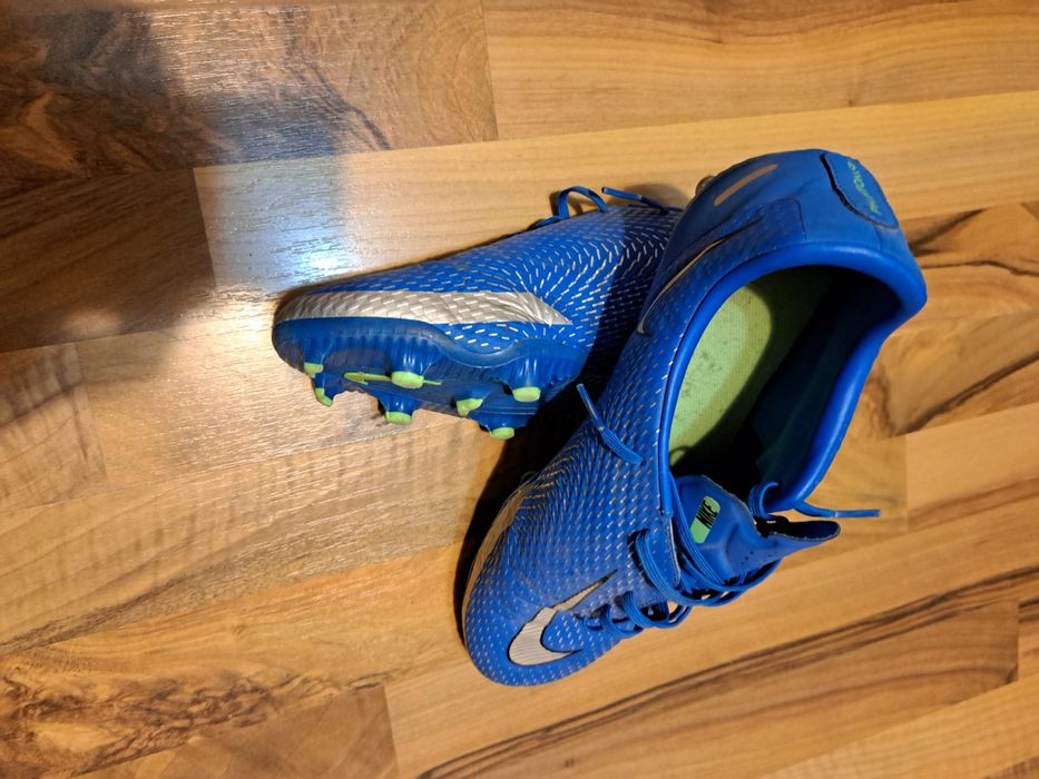 Ghete fotbal cu crampoane