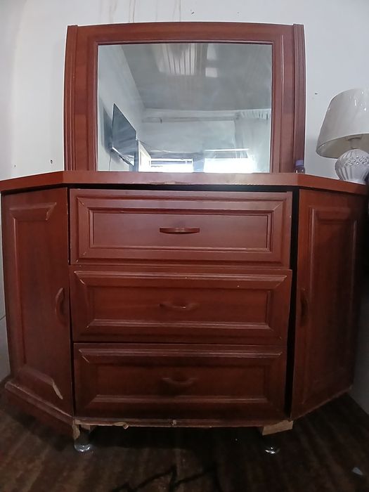 Шкафчик с зеркалом