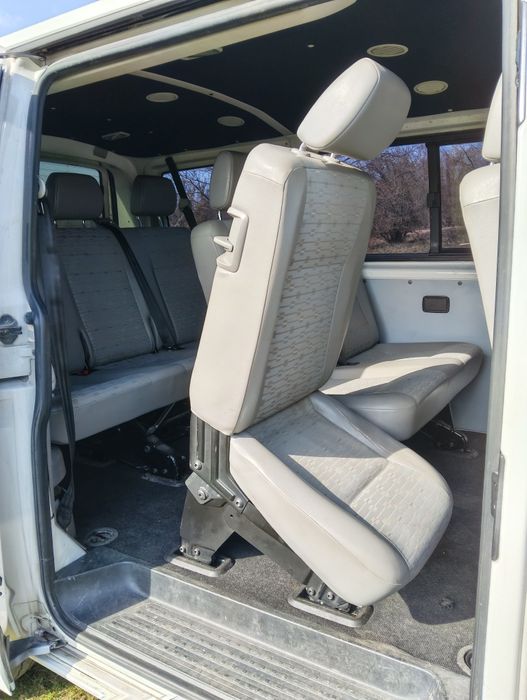 transporter  t5  de 9 locuri  2011  inmatriculat ro