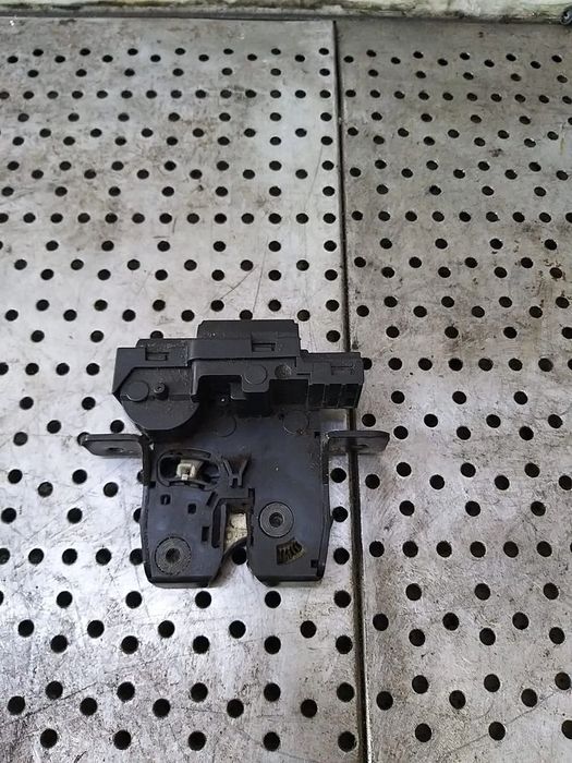 Broasca haion nissan qashqai j10 90502ey10a