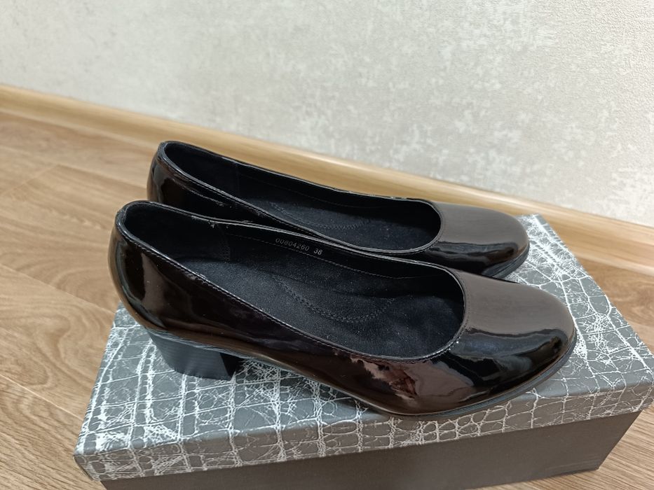 Лаковые туфли р38