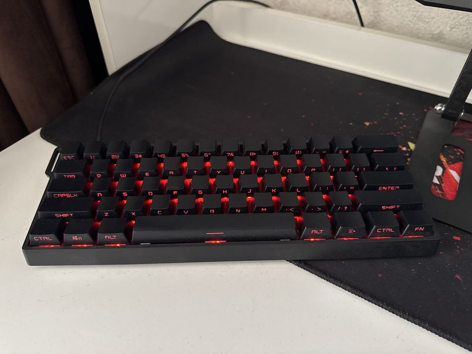 Продам механическую клавиатуру aula win 60