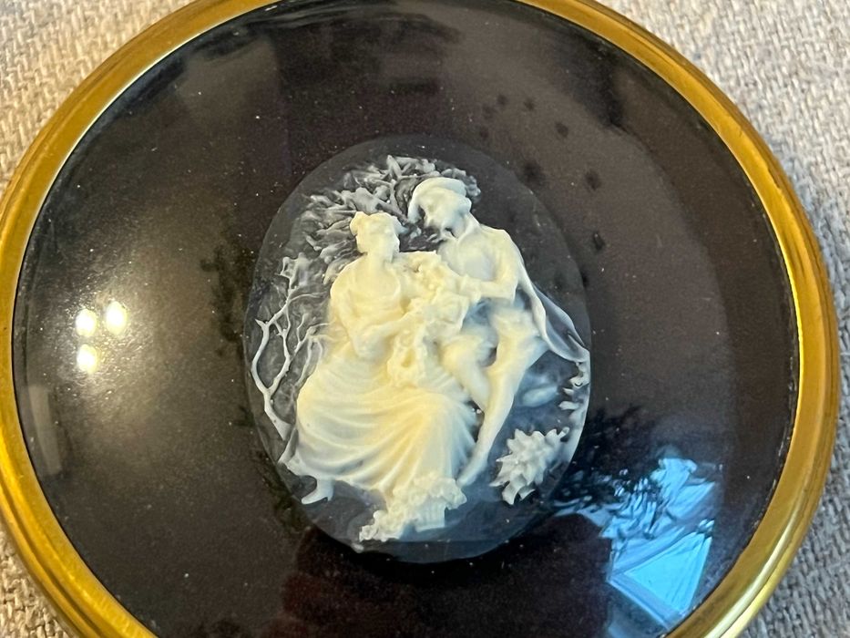 Set doua miniature cameo sculptate in rame rotunde vechi din alama