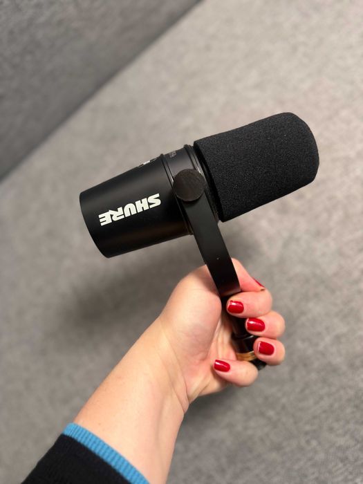 Shure MV7 микрофон + Shure рамо – комплект, използвани