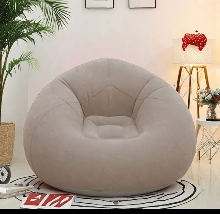 Продават се два футьола и таборедка за къмпинг и домът.