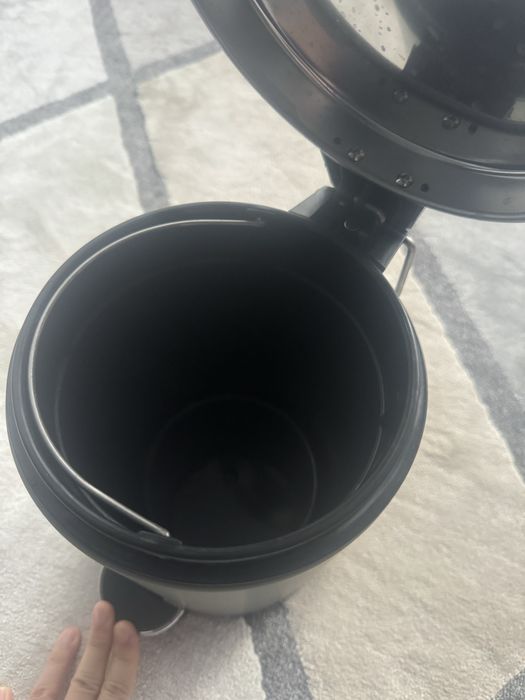 Икеа  Мусорное ведро с крышкой 3 л