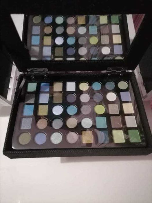 Голям професионален куфар с гримове