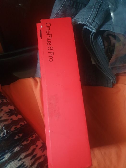 Cutie goala telefon OnePlus 8 Pro si husa iphone 13 pro max