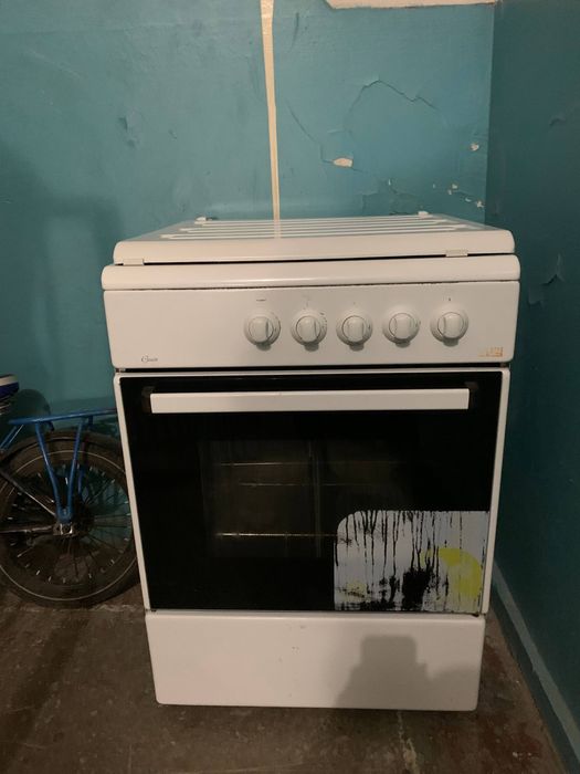 Gaz plita va vitechka sotiladi srochno