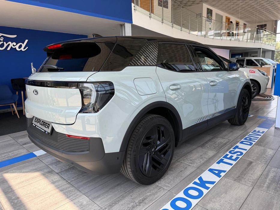 Ford Explorer Ford Explorer EV 5 usi Collection, autonomie extinsă 340 CP AWD